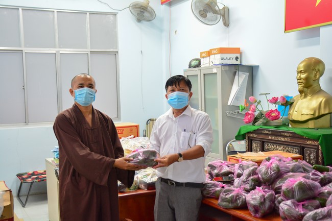 Continuing to support people in need in the Covid-19 pandemic of Hoang Phap Pagoda (series 4)